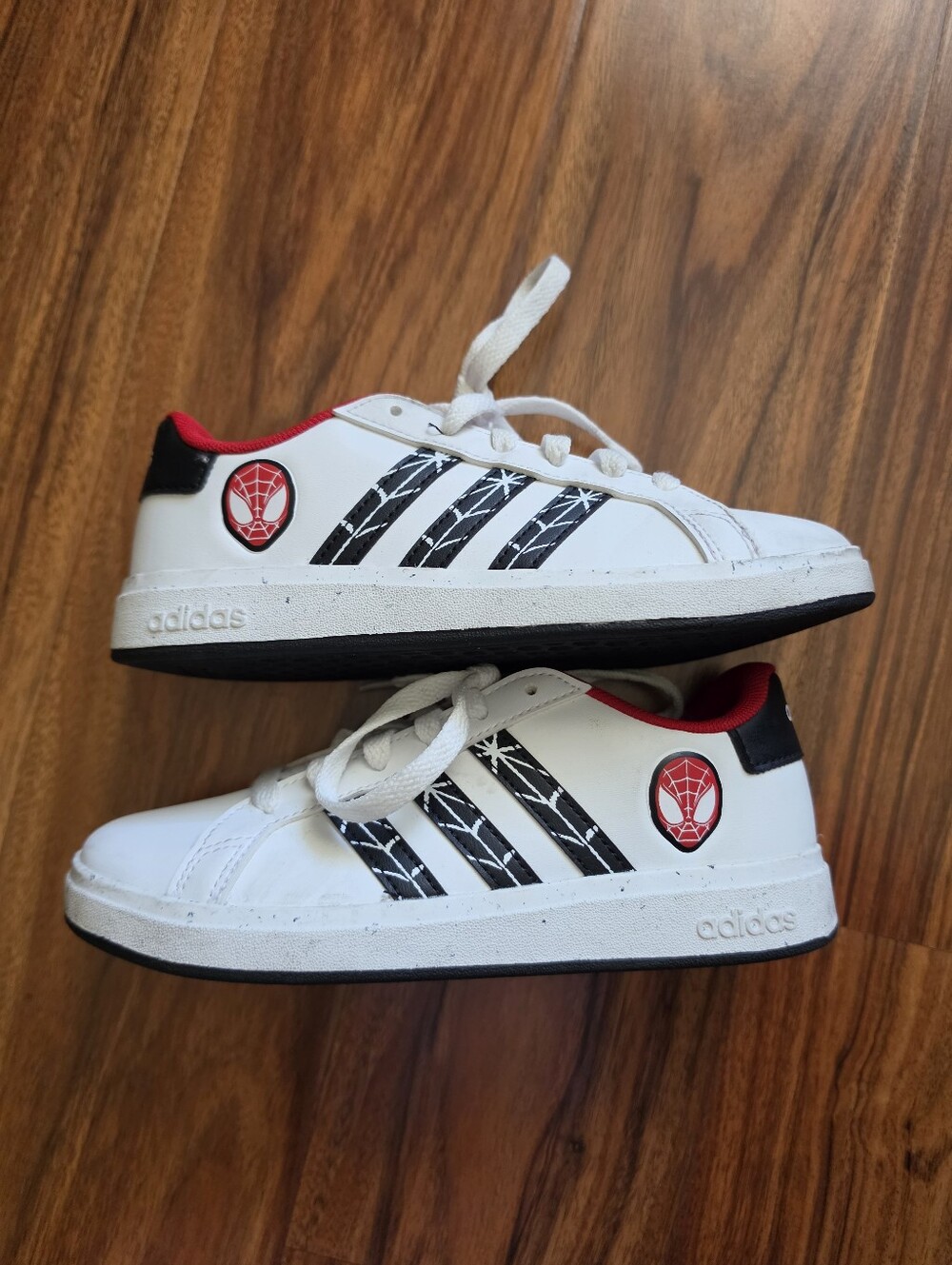 Adidas Spiderman K Shoes Boys Size 2.5 Grand Court Marvel Sneaker